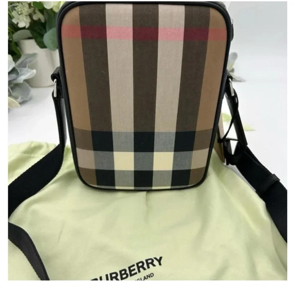 Burberry paddy check canvas vertical Crossbody camera bag NWT